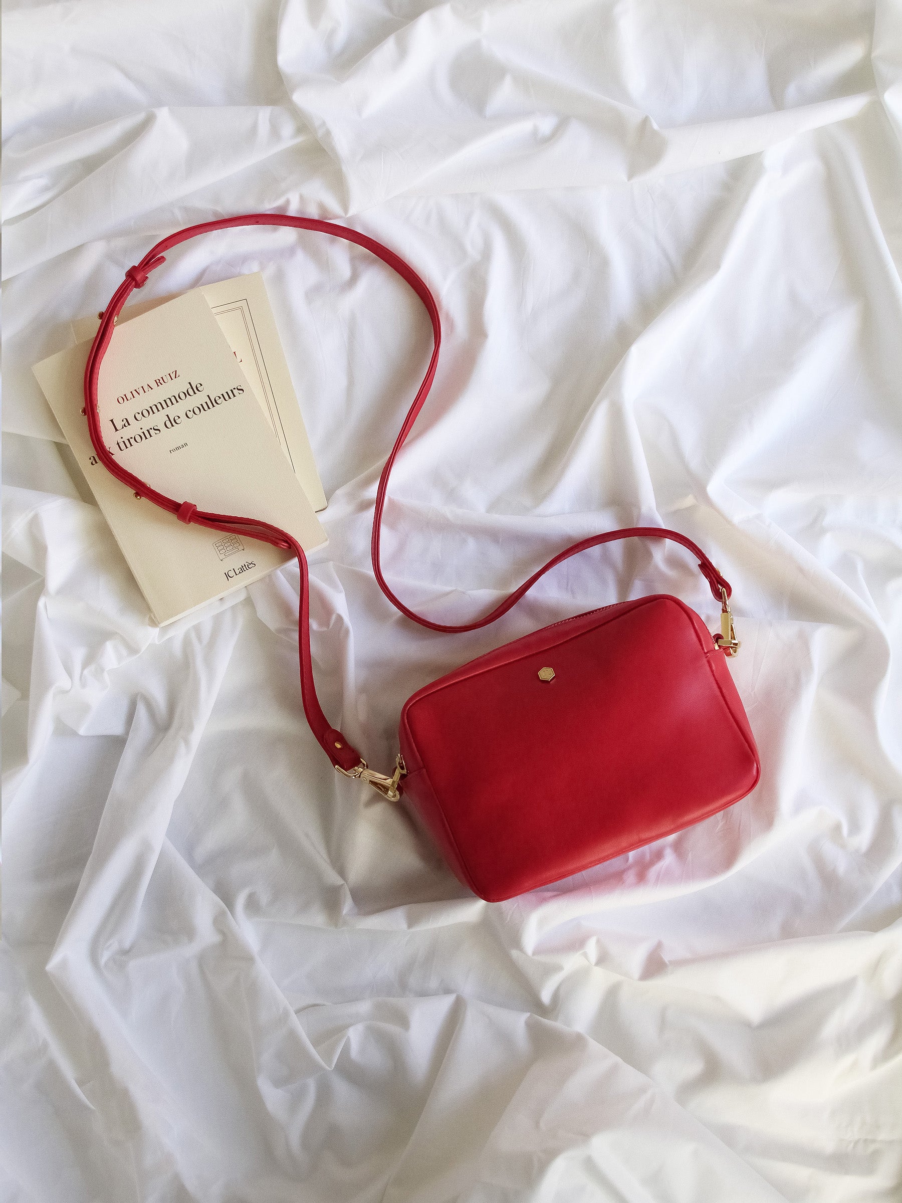 vue posée sac gabrielle cuir rouge jules & jenn