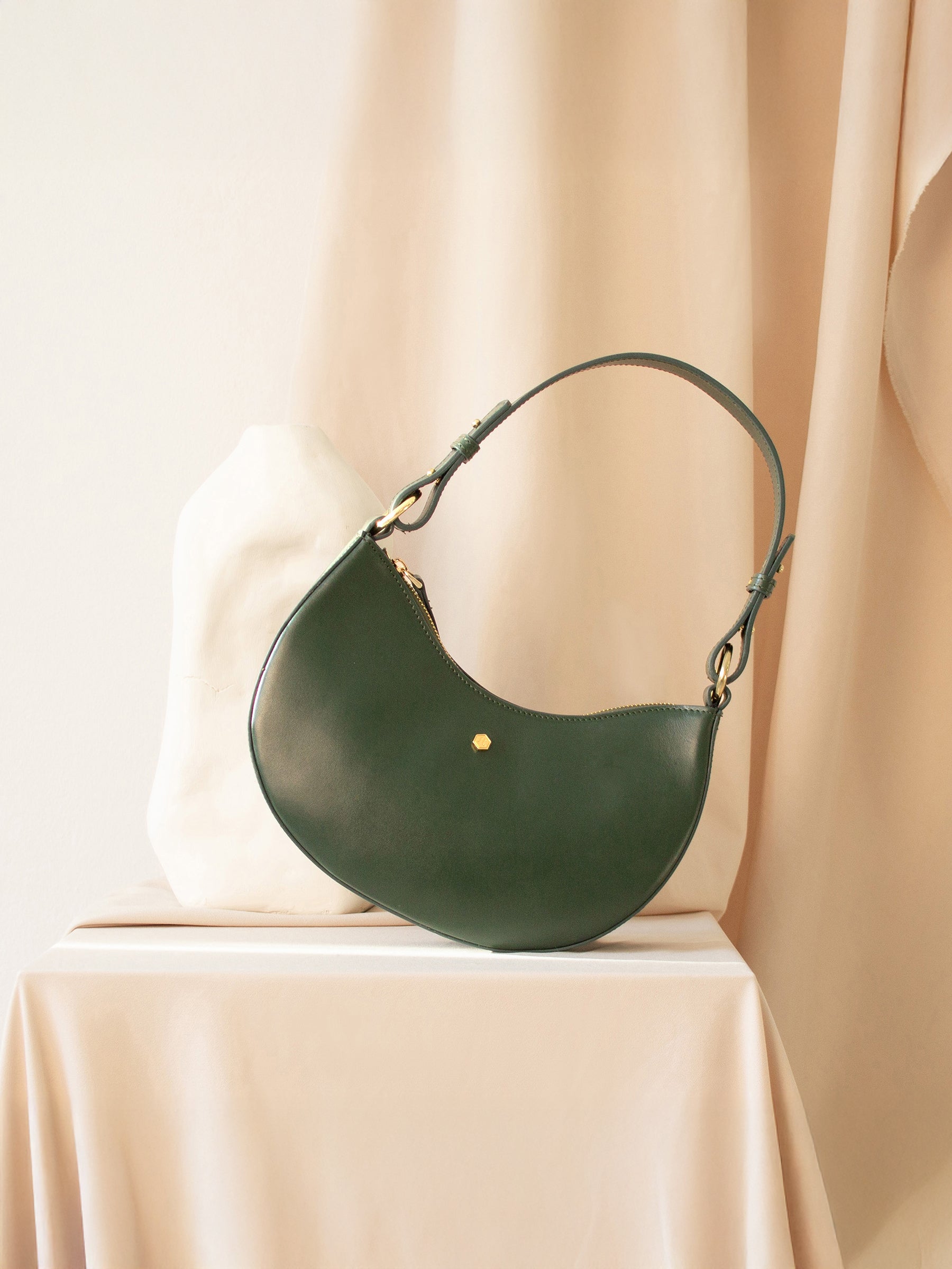 vue posée sac hobo cuir vert jules & jenn