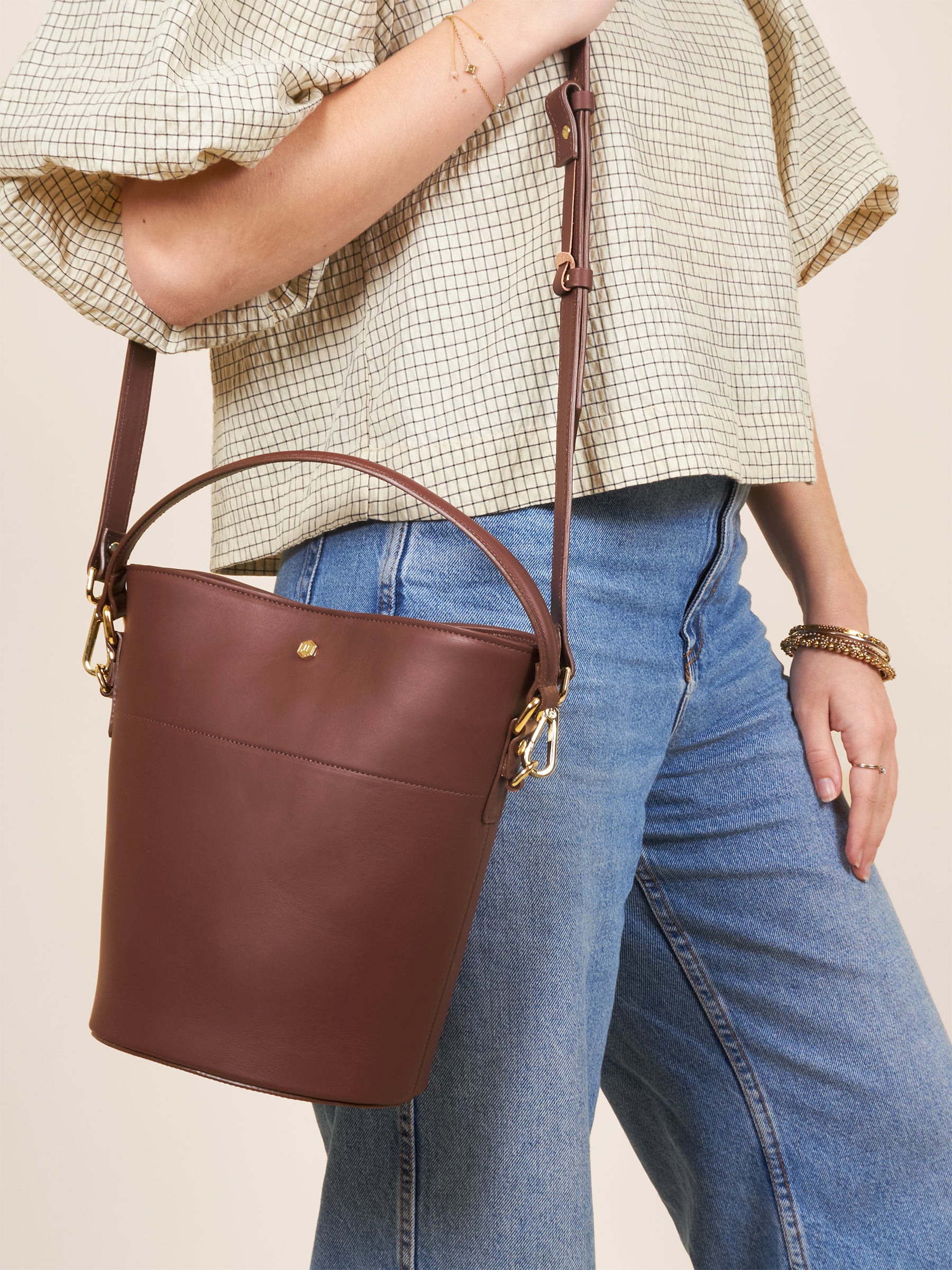 sac sceau cuir marron vue portee jules jenn