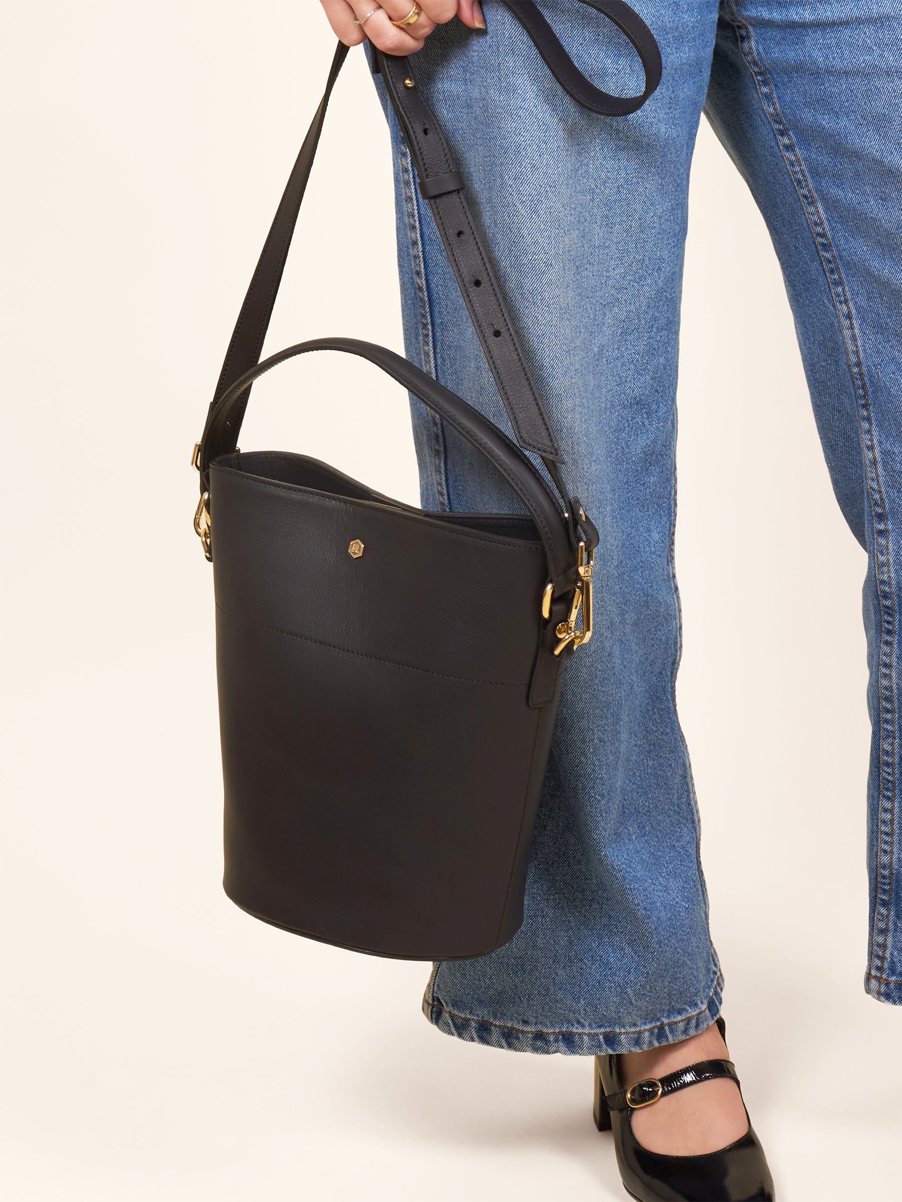 sac sceau cuir noir vue posee jules jenn