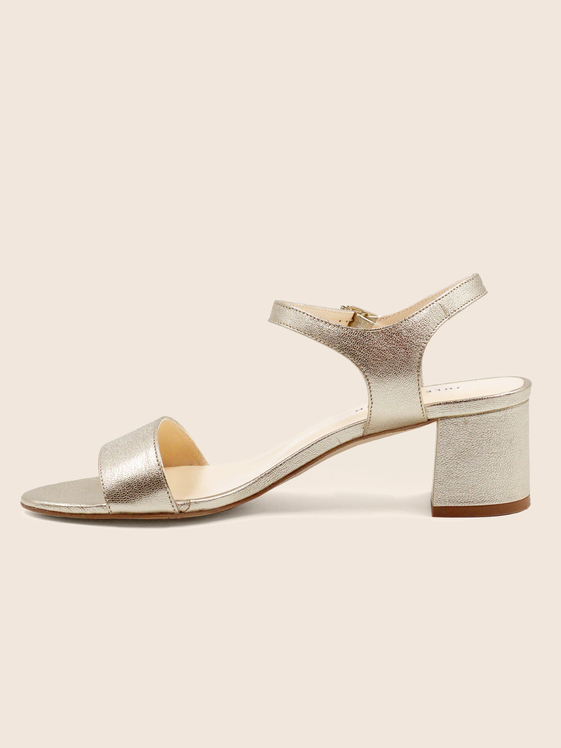 vue interieur sandales moyen talon cuir metallise dore jules & jenn