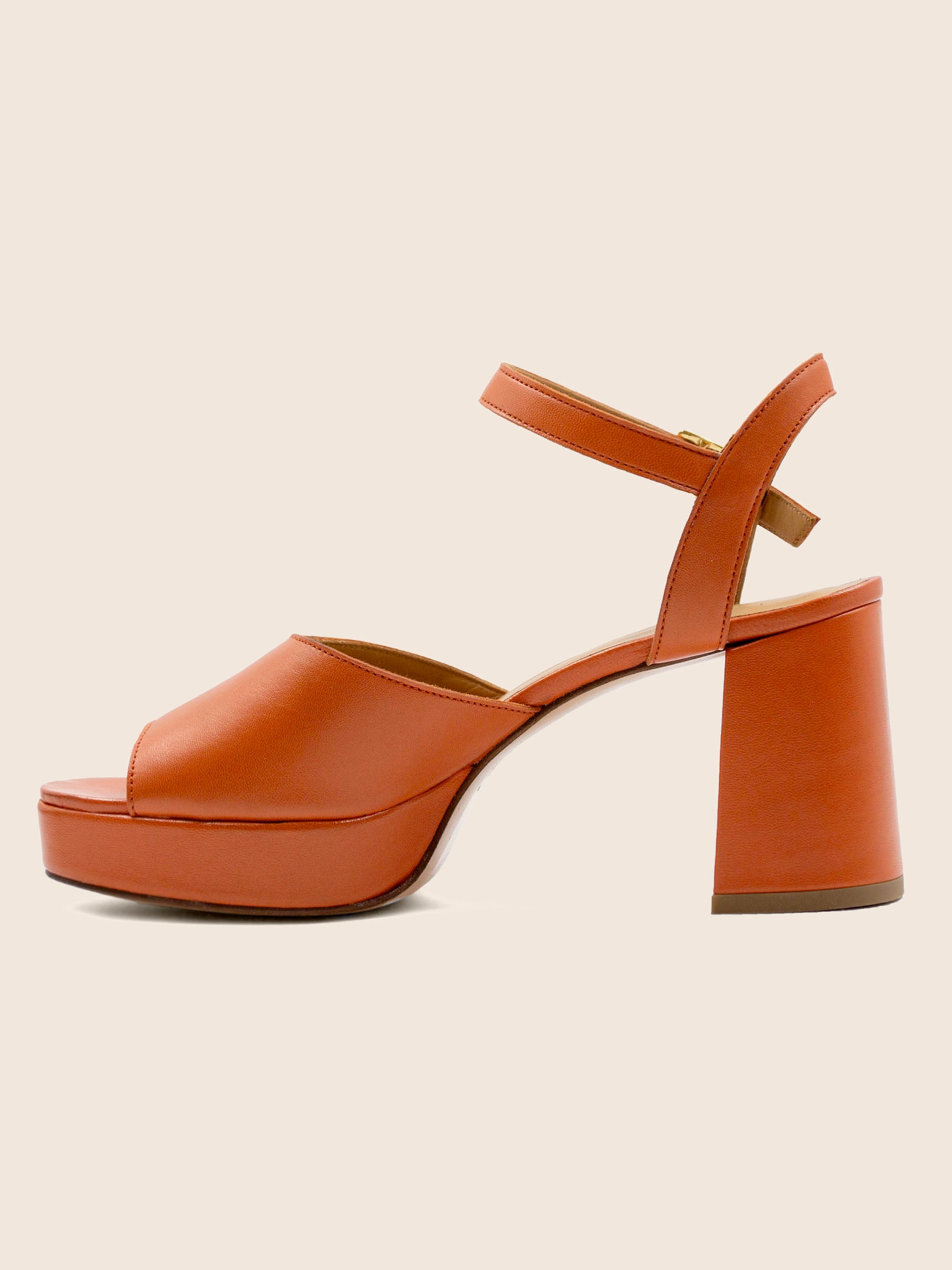 vue interieure sandales plateforme cuir orange jules & jenn