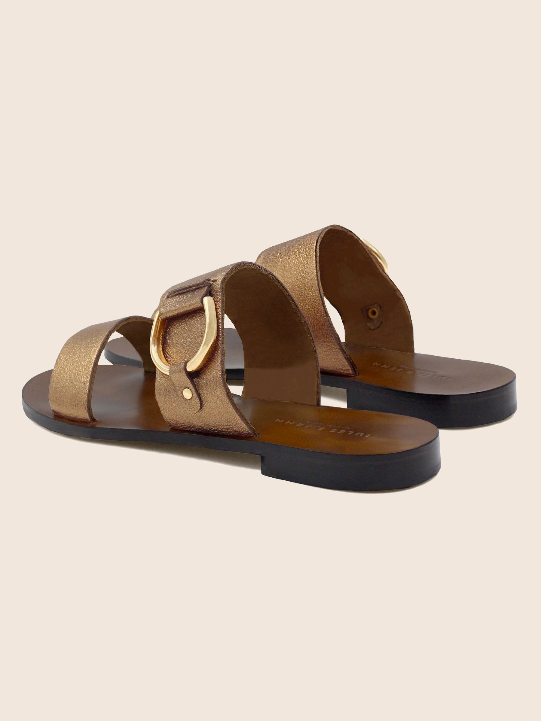 vue arriere sandales plates boucle cuir metallise bronze jules & jenn