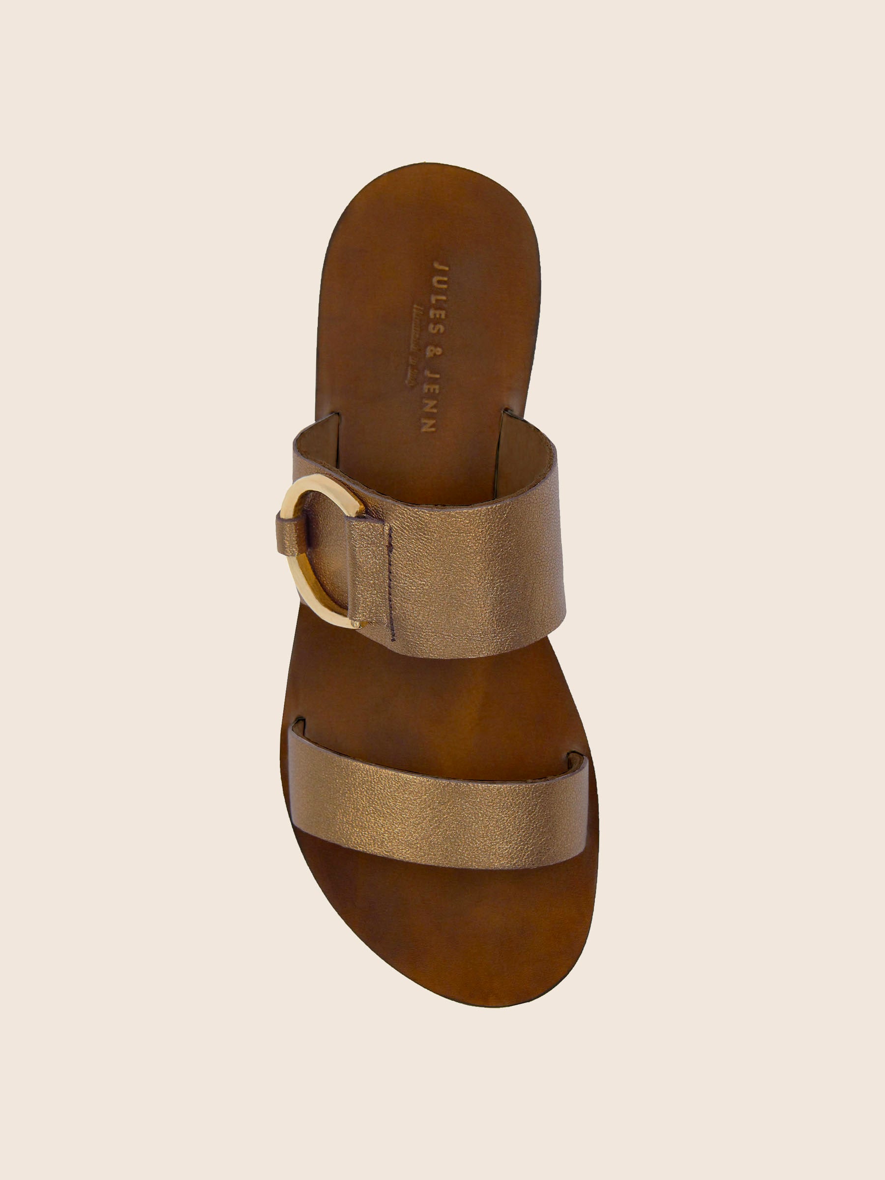 vue dessus sandales plates boucle cuir metallise bronze jules & jenn