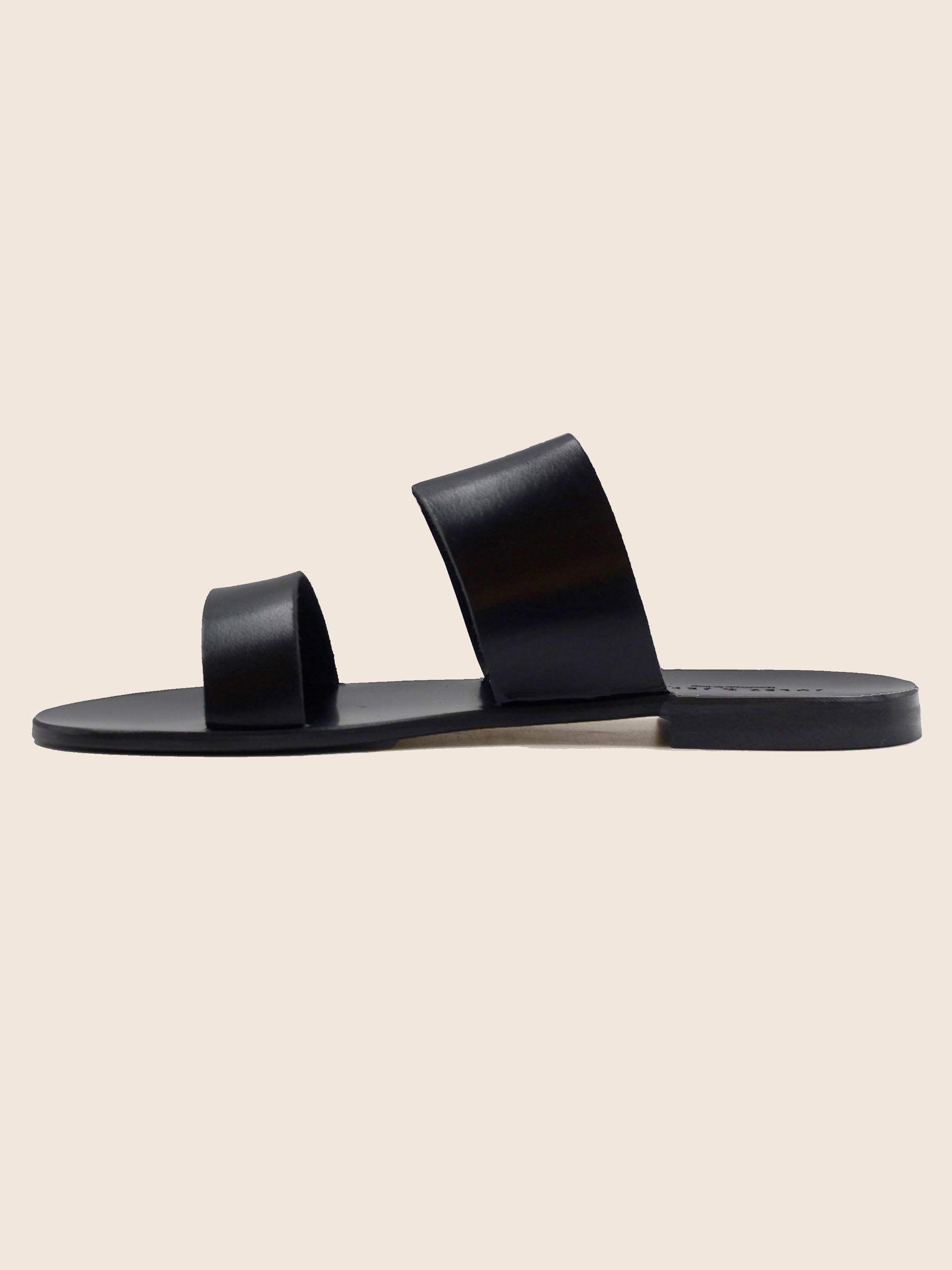 vue interieur sandales plates boucle cuir noir jules & jenn