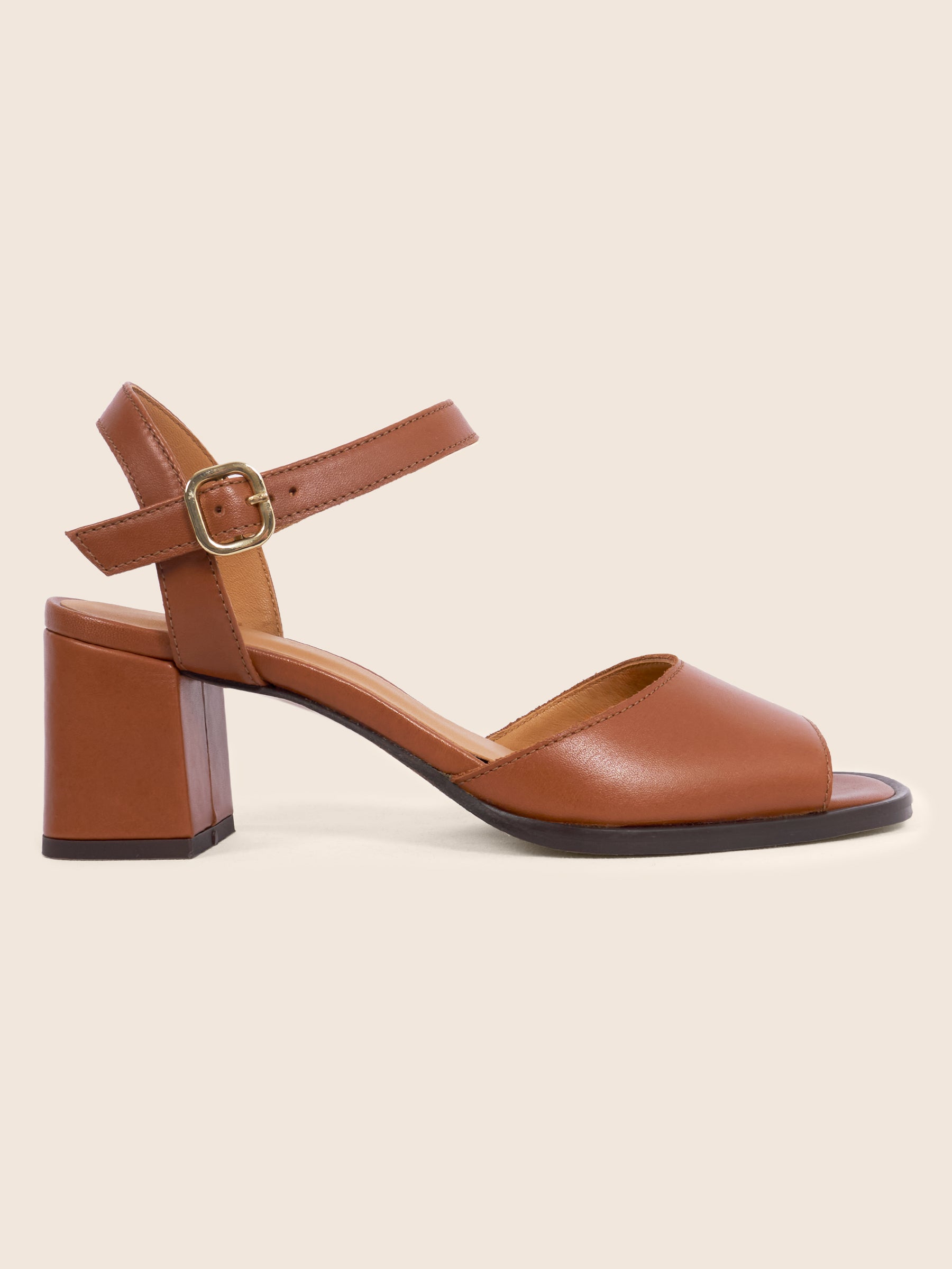 photo vue profil sandales talon bloc cuir lisse cognac jules jenn