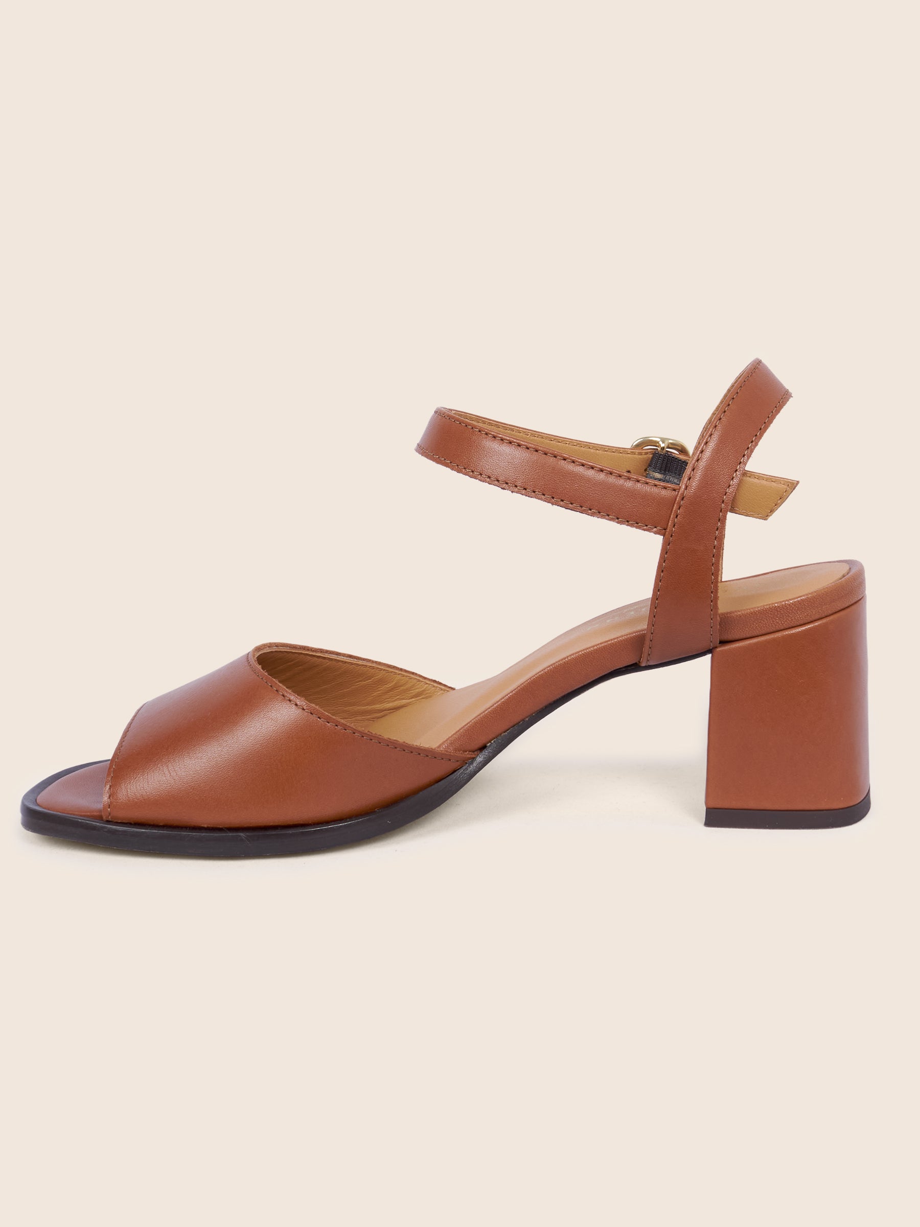 photo vue intérieure sandales talon bloc cuir lisse cognac jules jenn