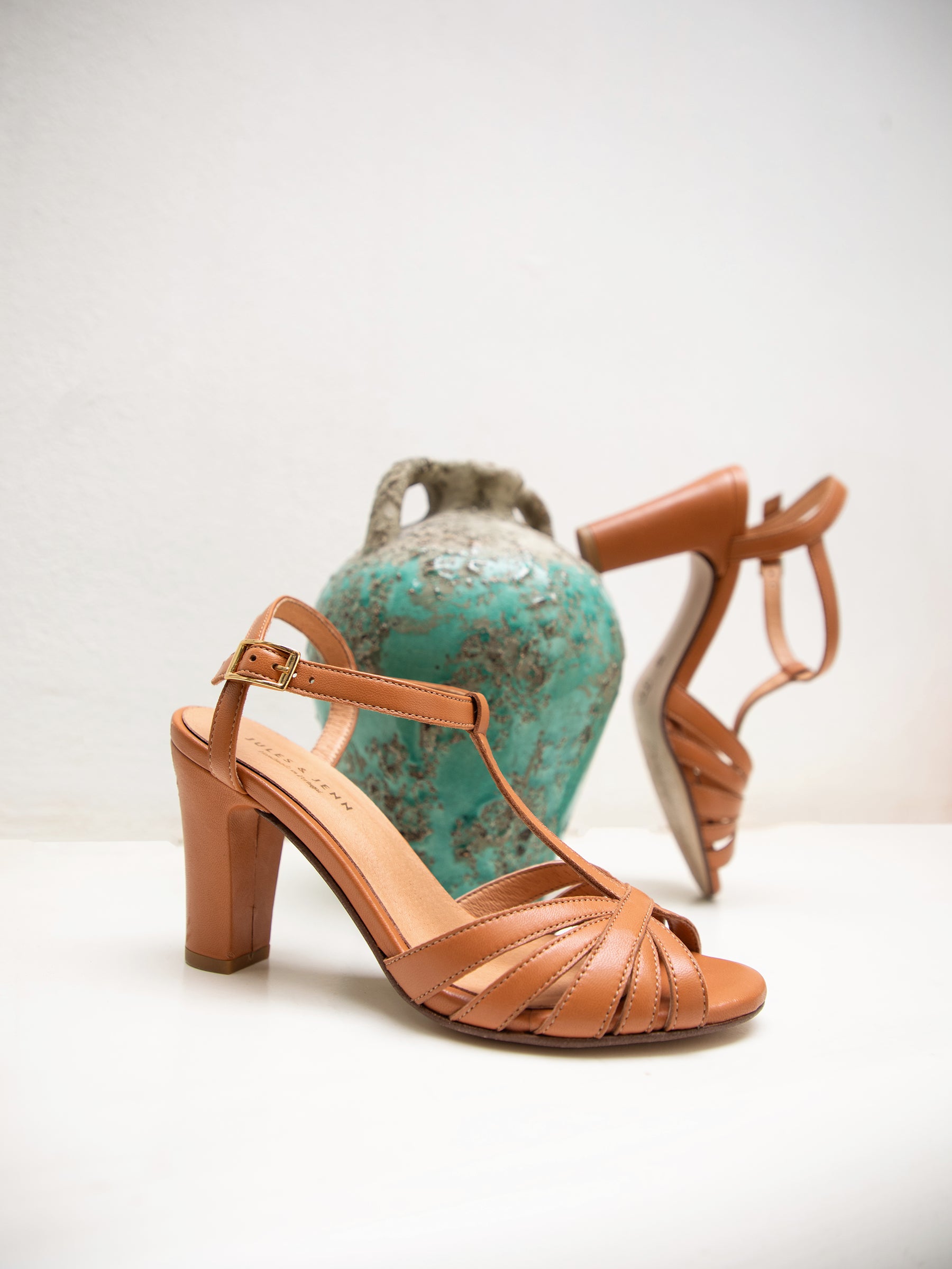 vue posées 1 sandales talon brides cuir camel jules & jenn