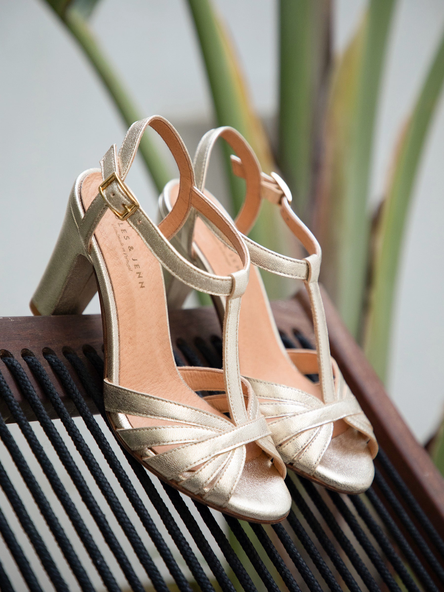 Sandales talon brides cuir doré