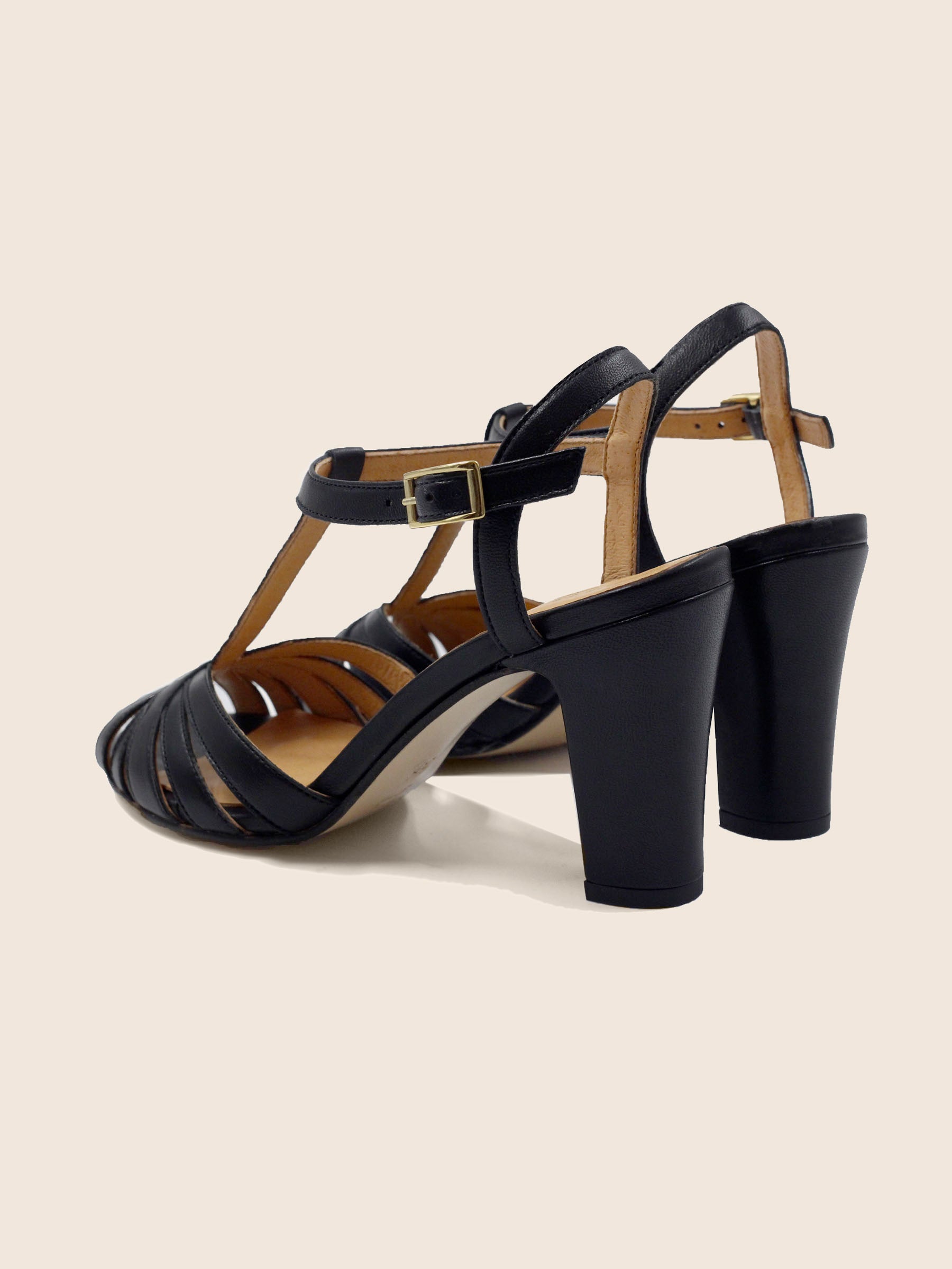 vue arriere sandales talon brides cuir noir jules & jenn