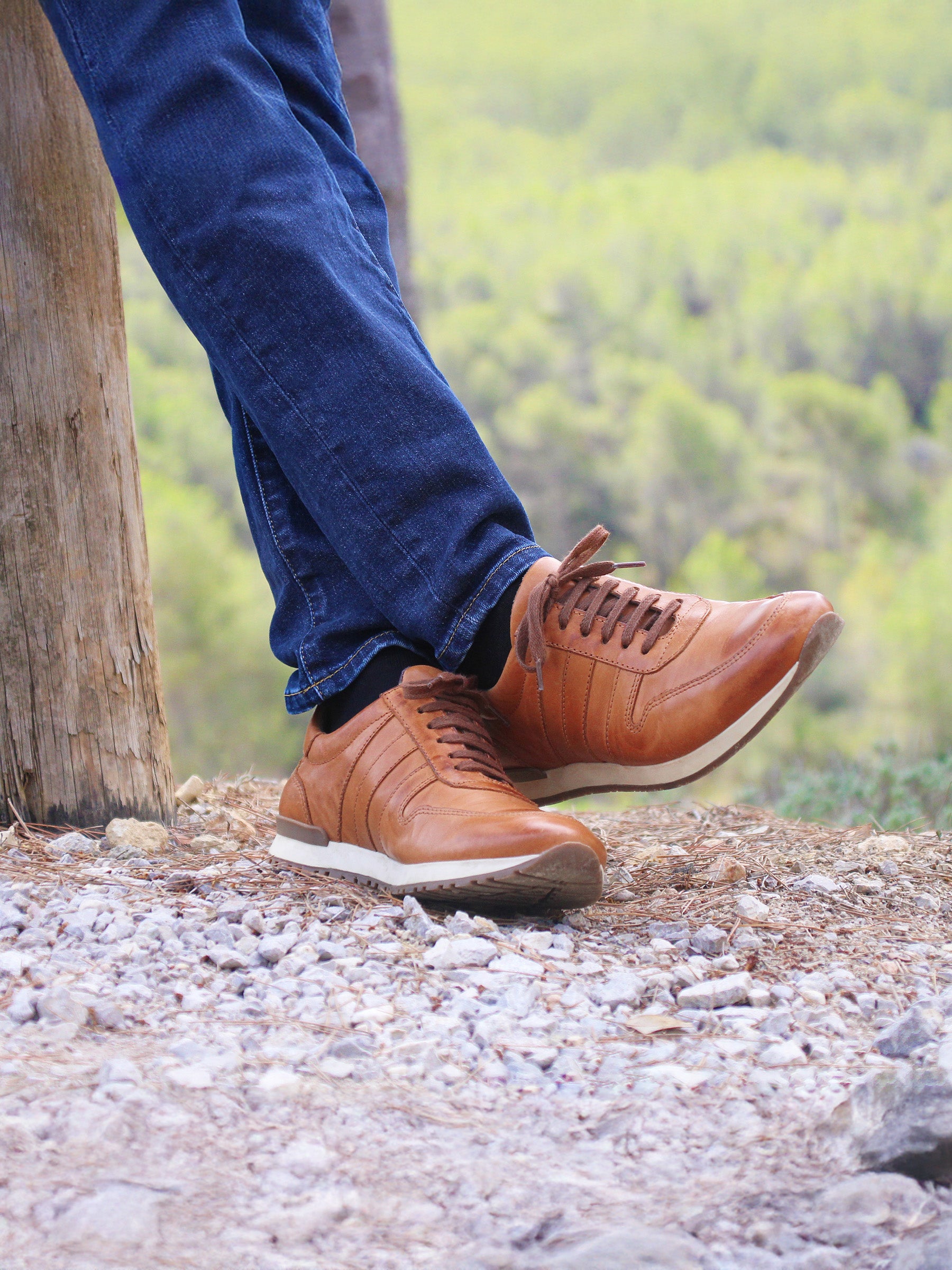 vue portée sneakers cuir cognac jules & jenn