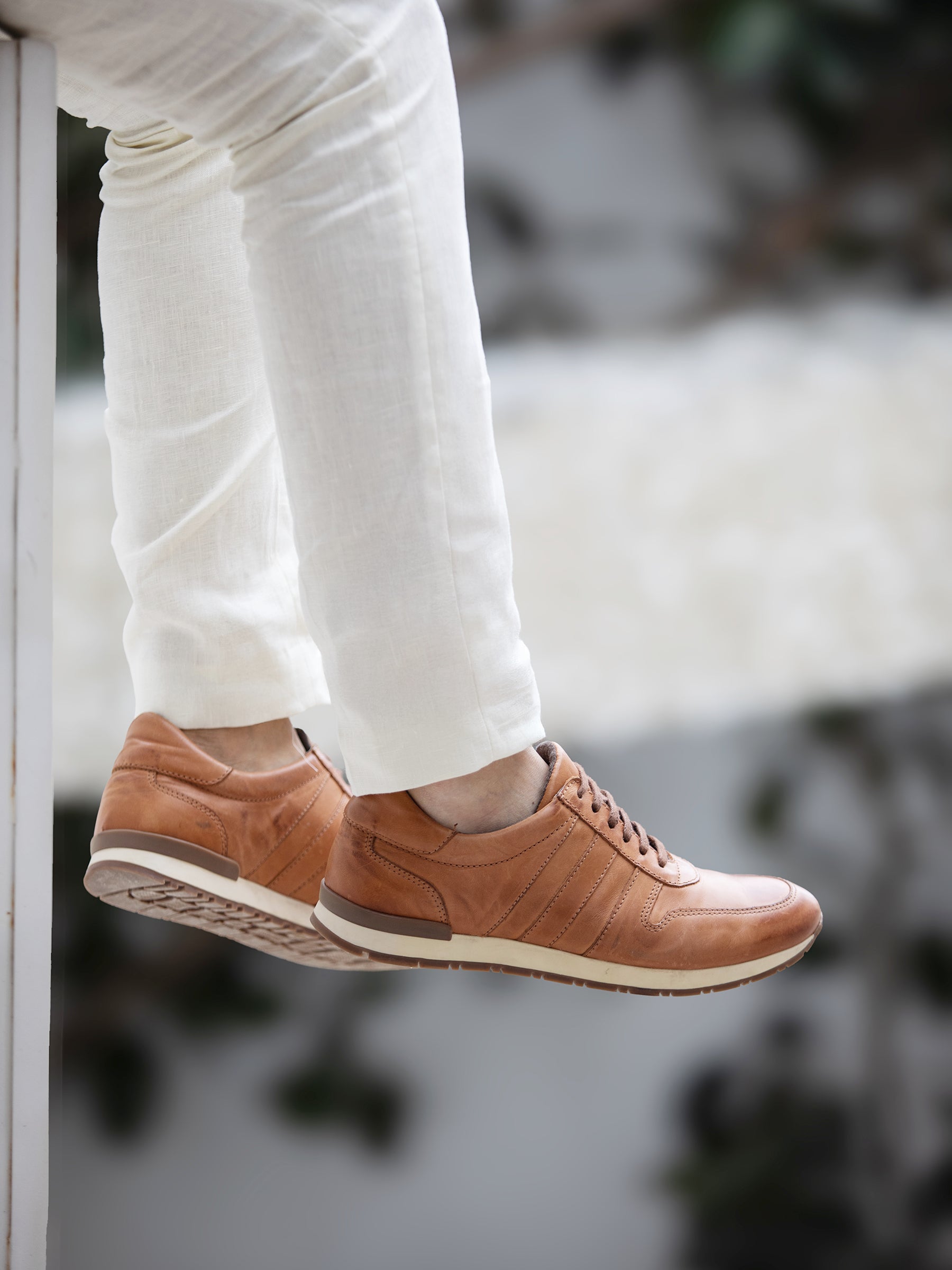 vue portée sneakers cuir cognac jules & jenn