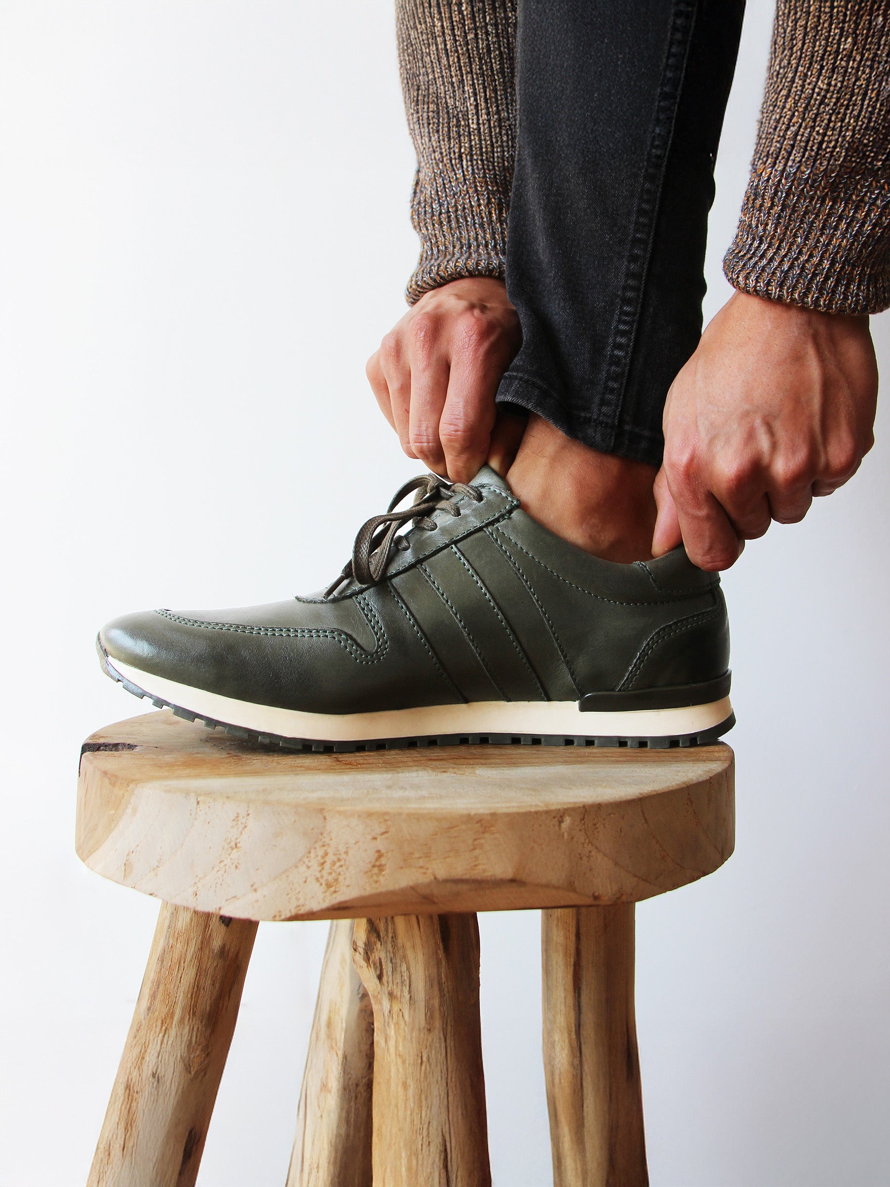 vue portée sneakers cuir vert jules & jenn