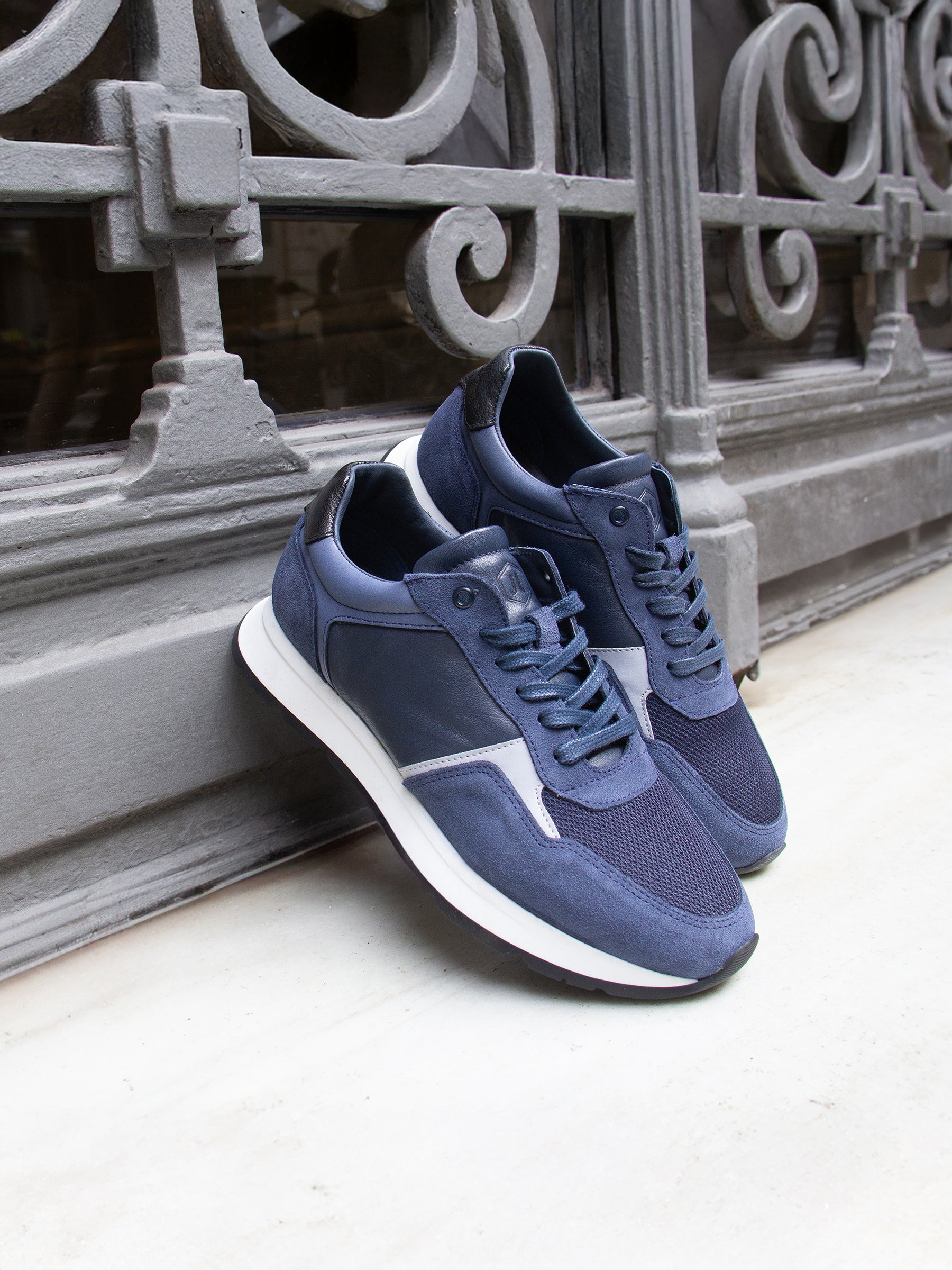 vue posée sneakers noe cuir bleu jules & jenn