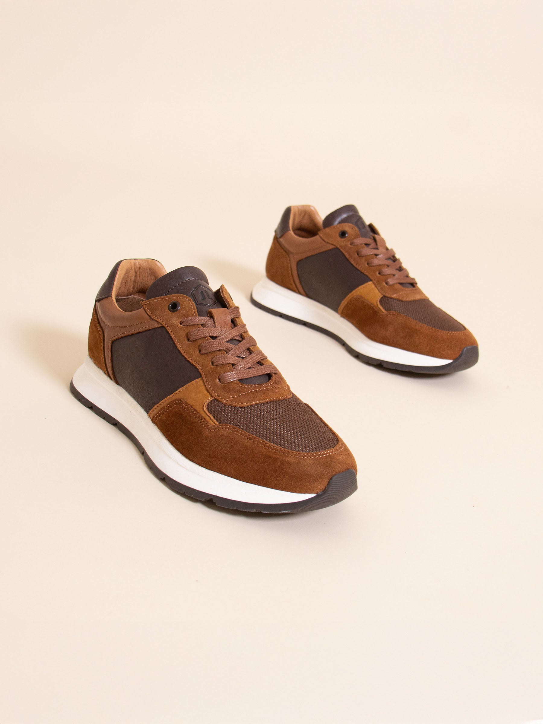 sneakers noe cuir marron photo posée