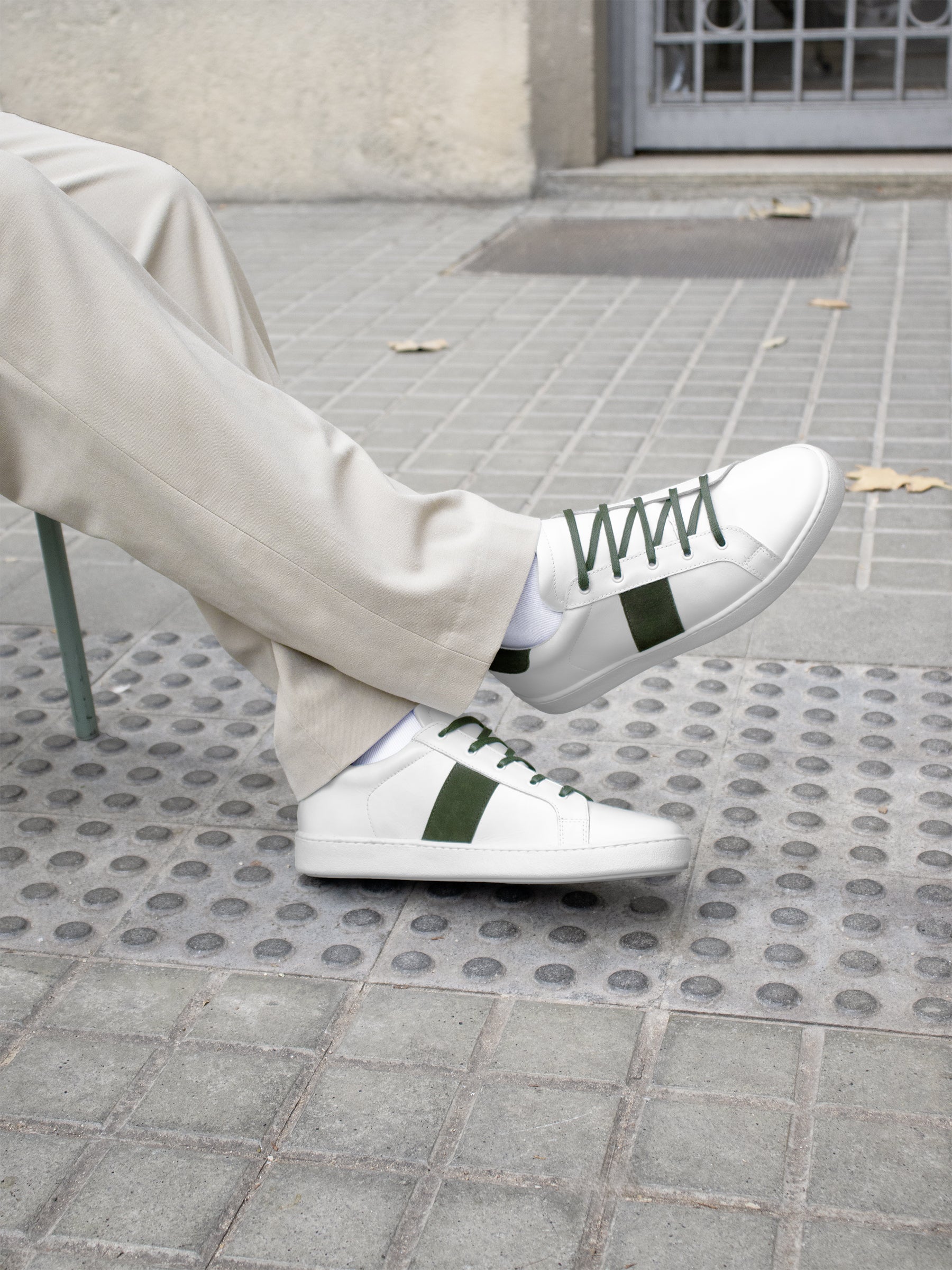 vue portée tennis lacet cuir blanc kaki jules jenn