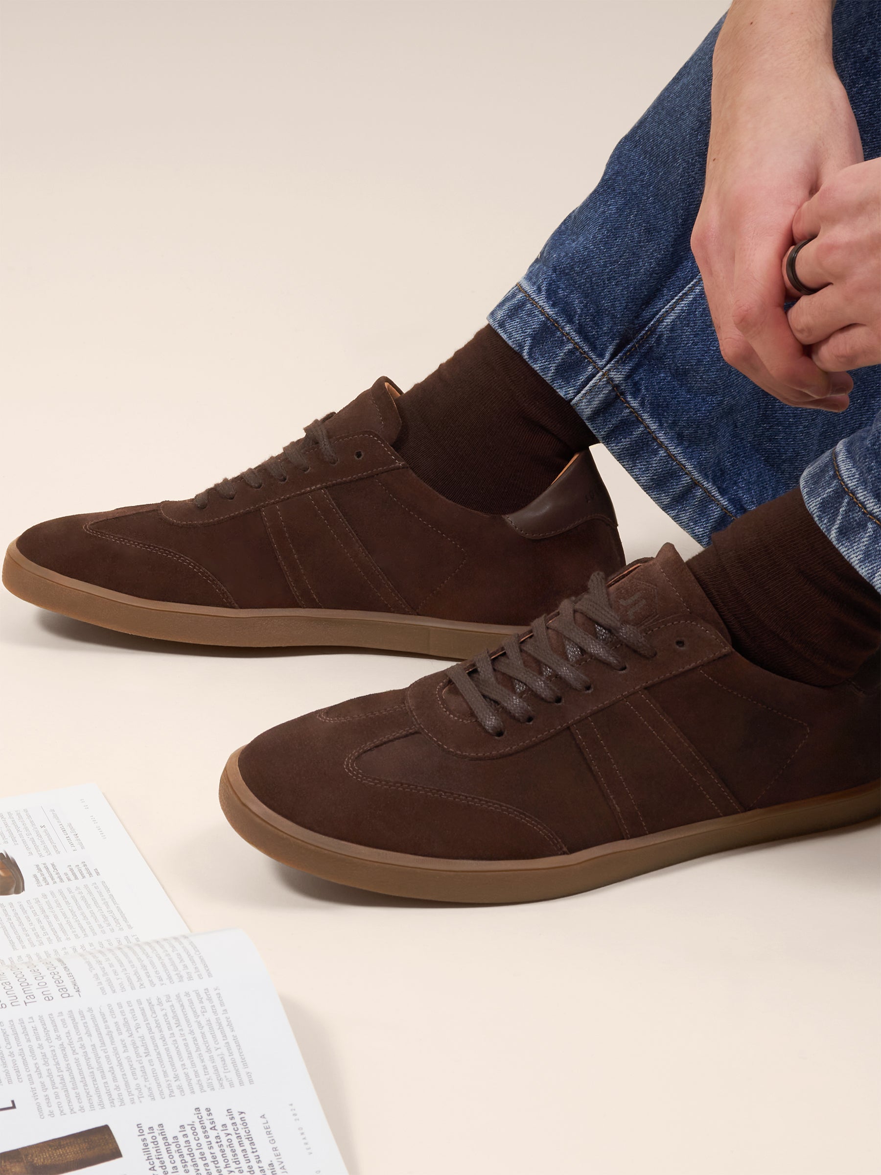 photo vue portée tennis lacet basile cuir daim marron jules & jenn