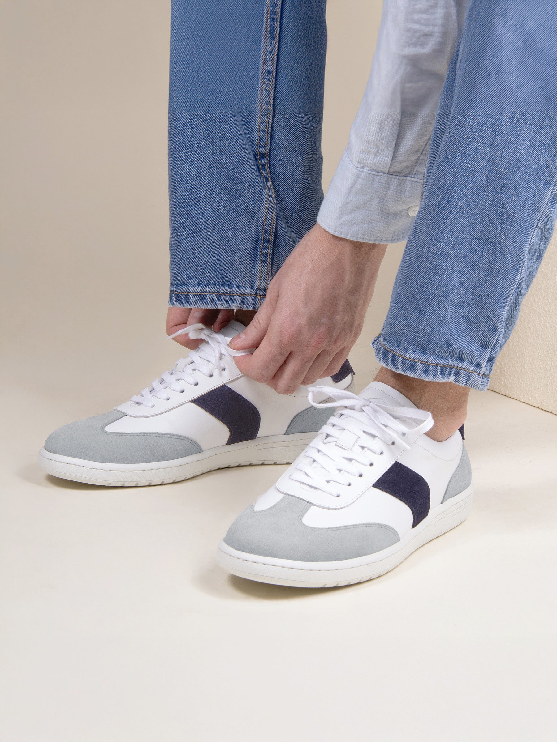 vue portée tennis lacet cuir blanc bleu jules & jenn