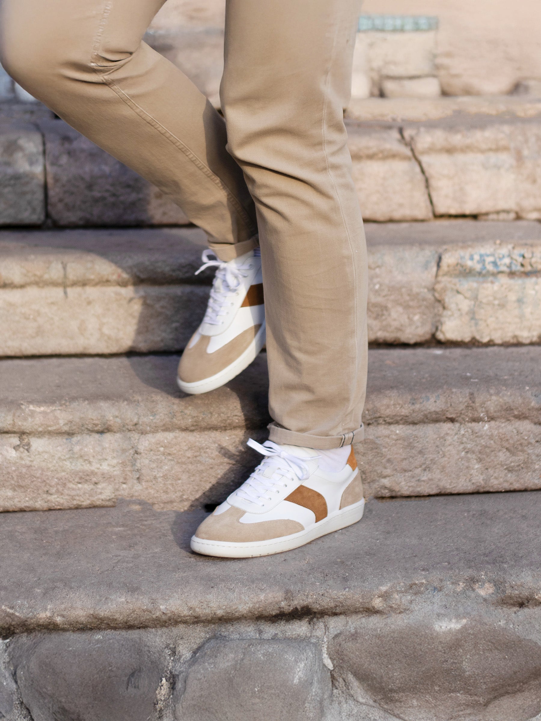 vue portée tennis lacet cuir blanc camel jules & jenn