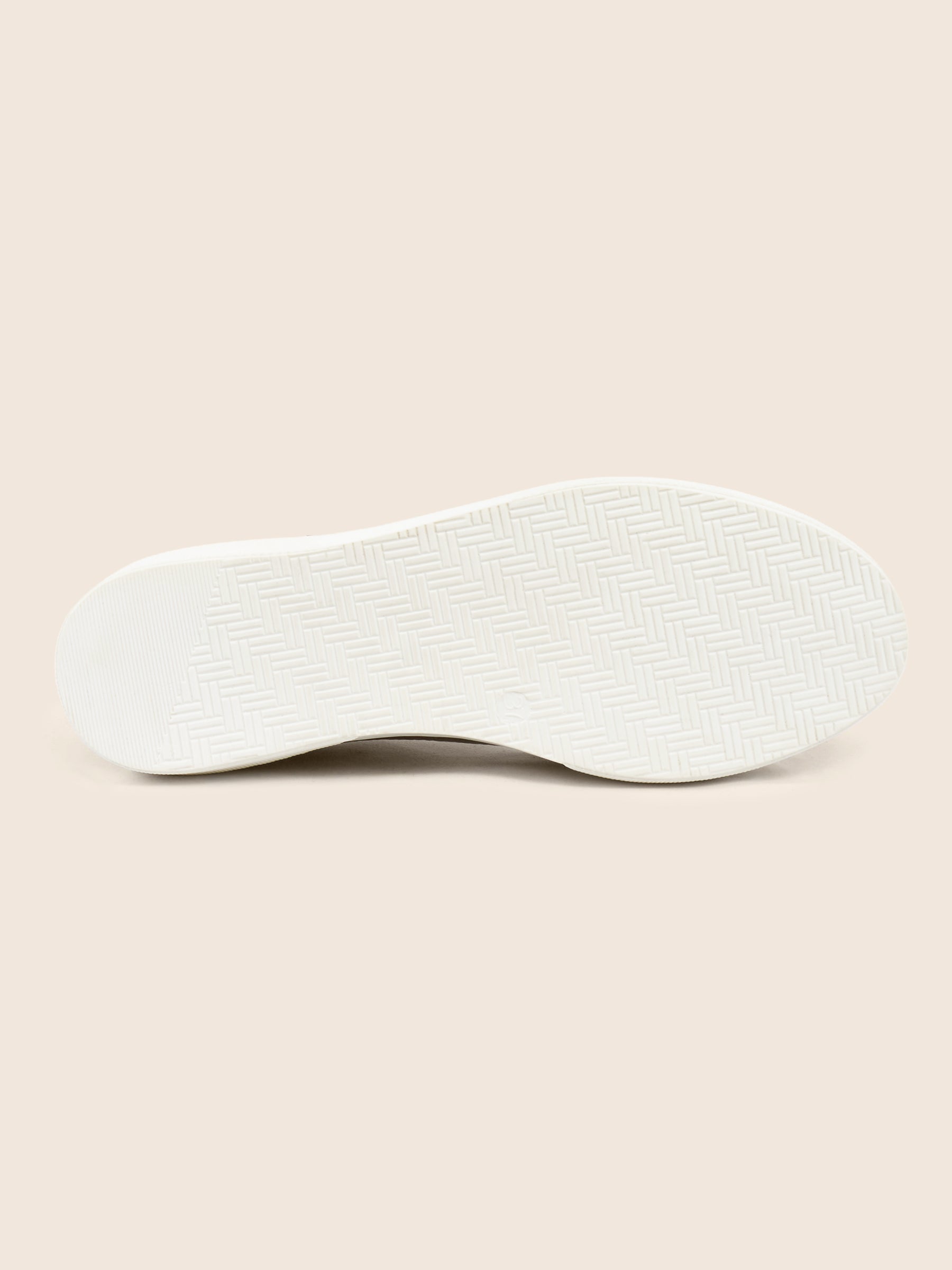 photo vue dessous tennis lacet cuir graine bordeaux jules jenn