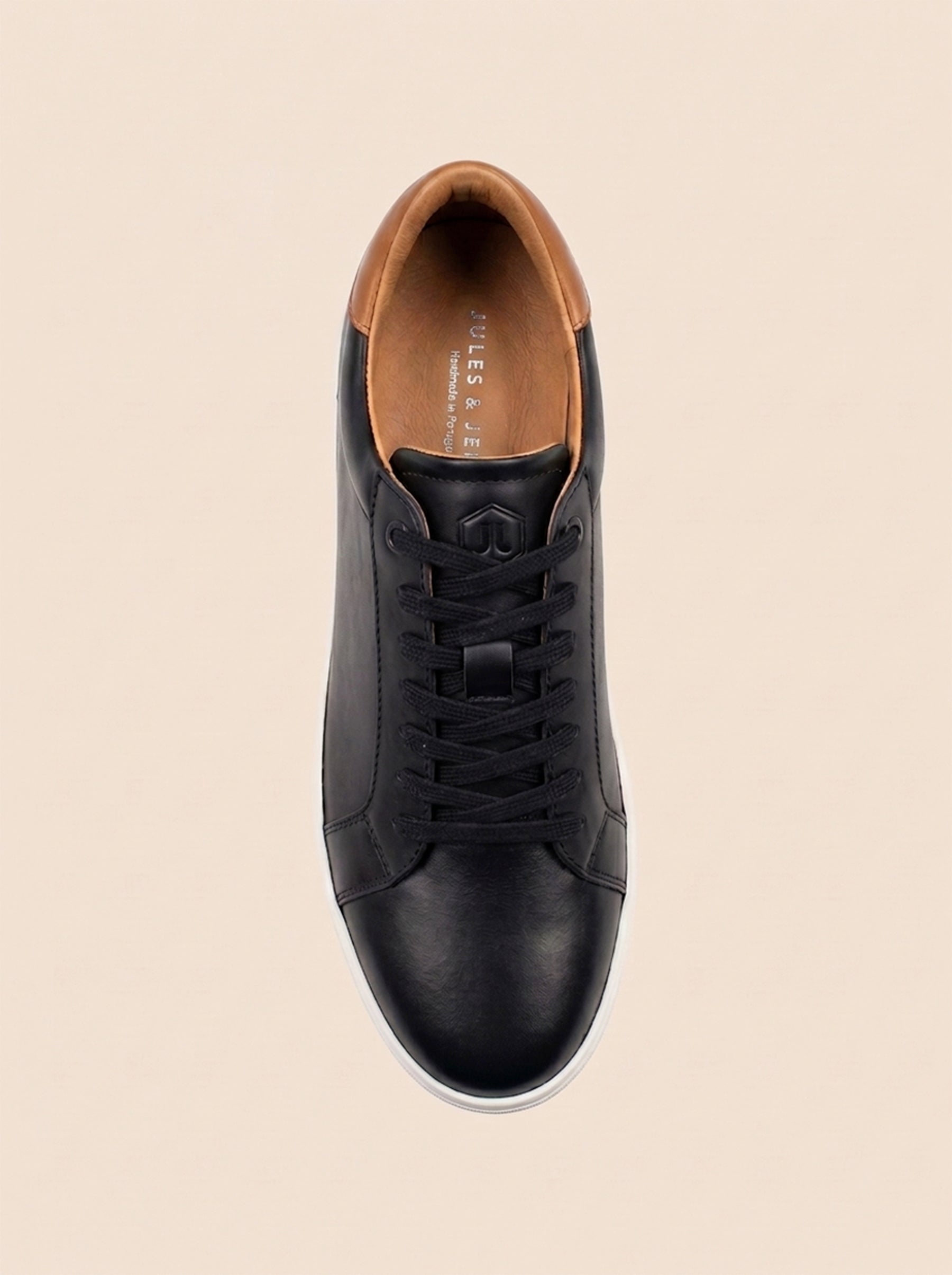 photo vue dessus tennis lacet homme cuir noir blanc jules jenn