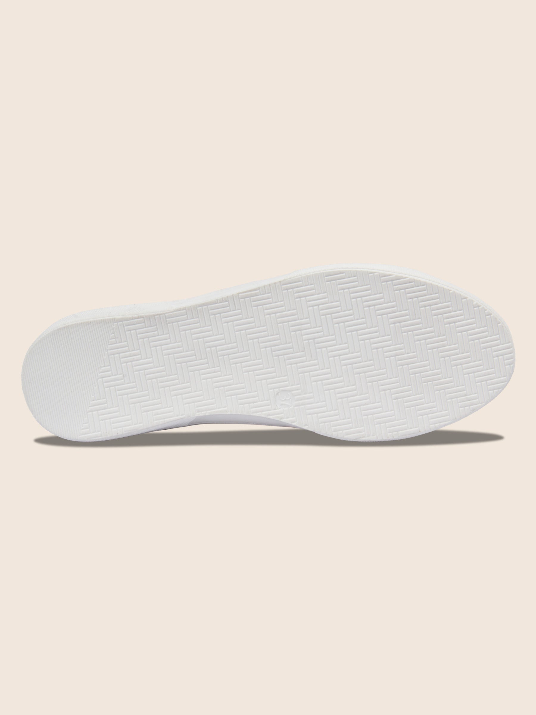 vue dessous tennis lacet cuir blanc et doré jules & jenn