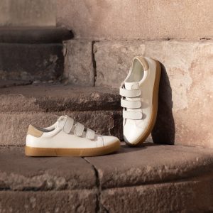 vue posee baskets scratch cuir blanc taupe jules & jenn