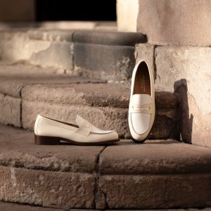 vue posee mocassins cuir beige blanc jules & jenn